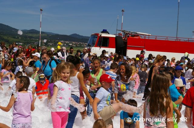 Sliačske letisko patrilo deťom
