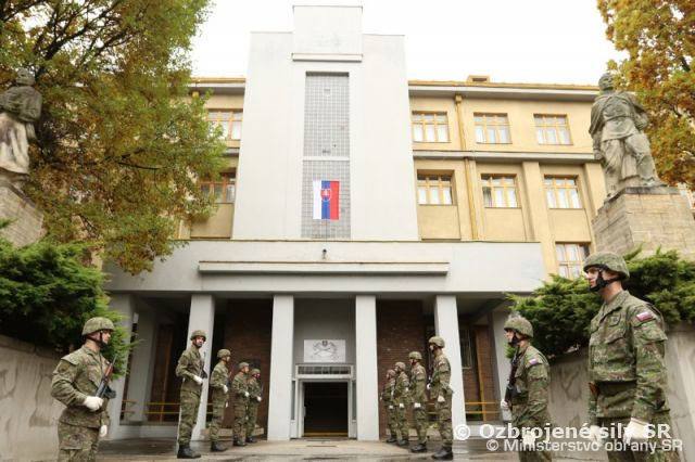 Hlavný veliteľ ozbrojených síl v posádke Trenčín