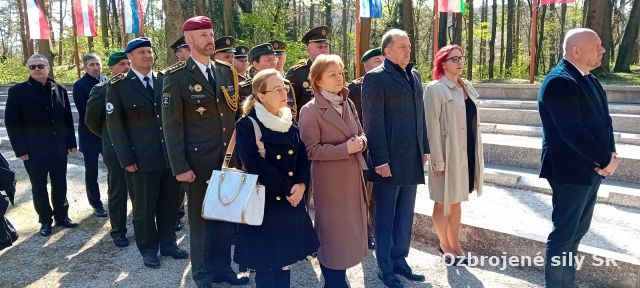 Aj na Brezine si profesionálni vojaci pripomenuli 80.výročie oslobodenia mesta Trenčín