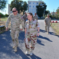 Modré barety pod ostrým okom inšpekcie 