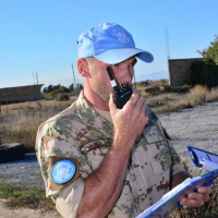 Modré barety pod ostrým okom inšpekcie 