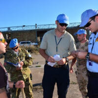 Modré barety pod ostrým okom inšpekcie 