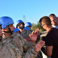 Modré barety pod ostrým okom inšpekcie 