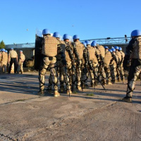 Modré barety pod ostrým okom inšpekcie 