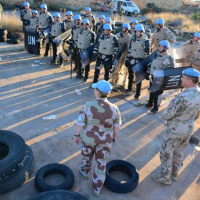 Modré barety pod ostrým okom inšpekcie 