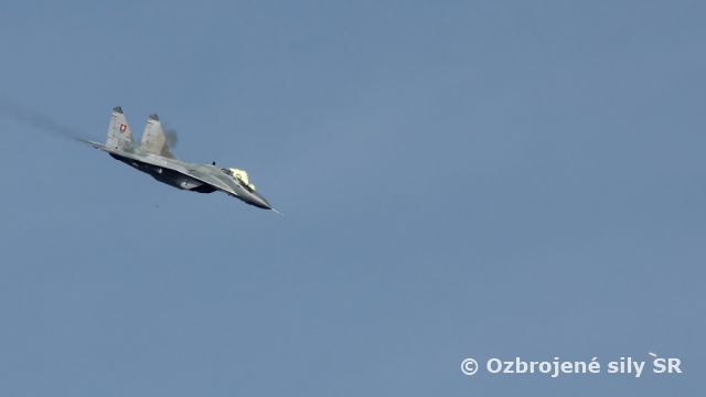 Ostré letecké streľby pilotov stíhacích lietadiel MiG-29 