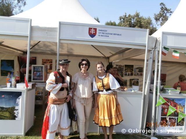 Slovenskí vojaci z mierovej misie UNFICYP reprezentovali na Oslavách Dňa Európy v cyperskej Nikózii