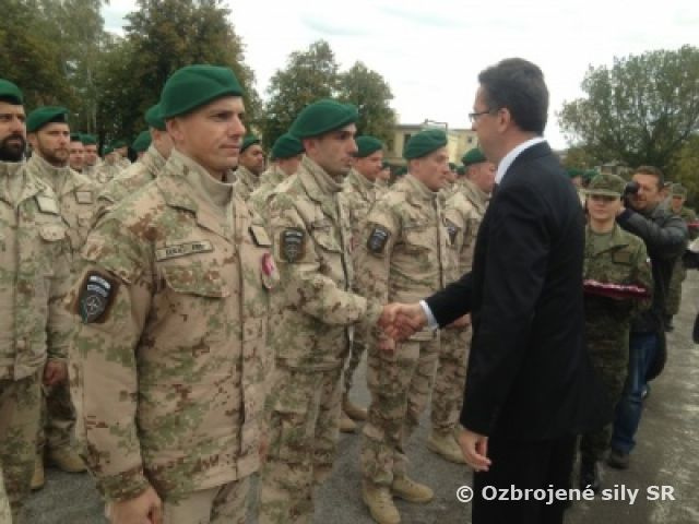 Minister obrany M.Glváč ocenil v Trebišove vojakov po návrate z operácie ISAF v Afganistane