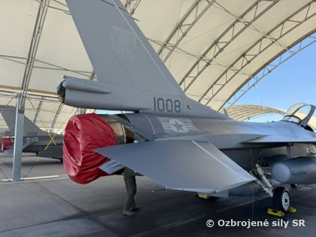 Prílet lietadla "1006" a "1008" Block 70