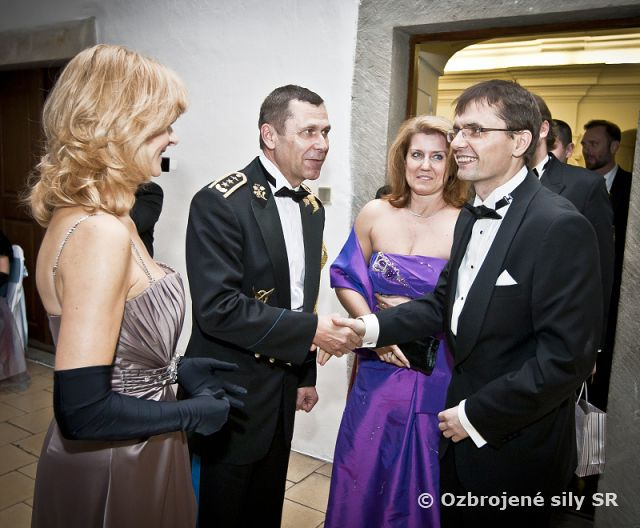 Reprezentačný letecký ples na Zvolenskom zámku