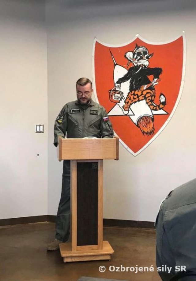 Veliteľ VzS OS SR sa stretol sa so slovenskými pilotmi