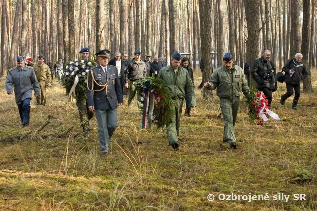 Slávnostné odhalenie pamätníka pplk. let. Františkovi Maxovi