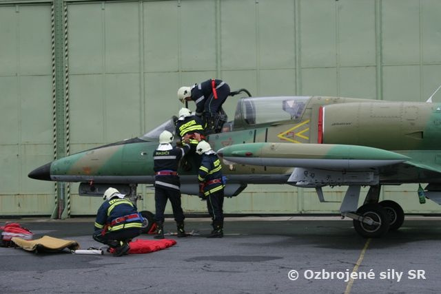 Hasiči USAFE na letiskách VzS