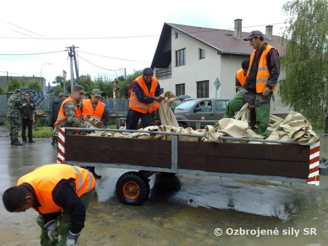 Nasadenie pozemných síl na pomoc civilnému obyvateľstvu.