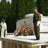 Pietny akt kladenia vencov pri Pamätníku Rumunskej armády na vojenskom cintoríne vo Zvolene
