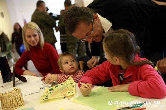 Minister obrany M. Glváč povzbudil rodiny vojakov, ktorí pôsobia v Afganistane