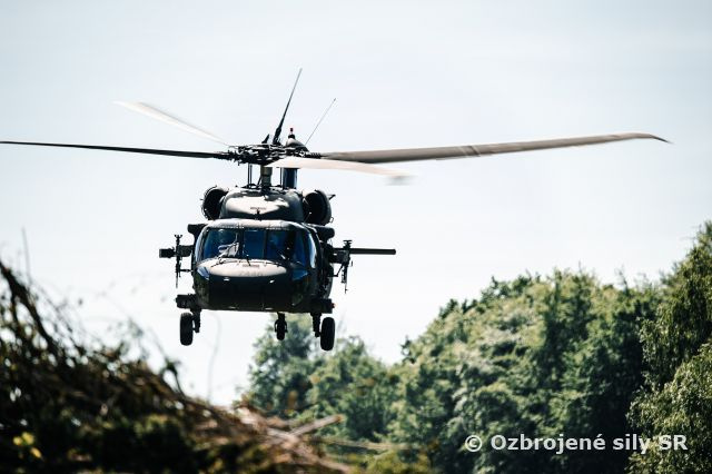 Bojové streľby vrtuľníkov UH-60M