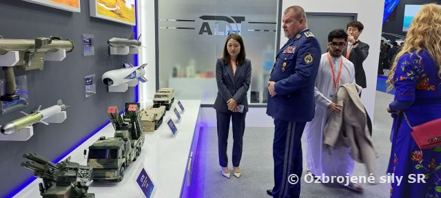 Veliteľ VzS OS SR sa zúčastnil na exhibiícii a konferencii bezpilotných prostriedkov UMEX/SIMTEX 2024 v Spojených arabských emirátoch