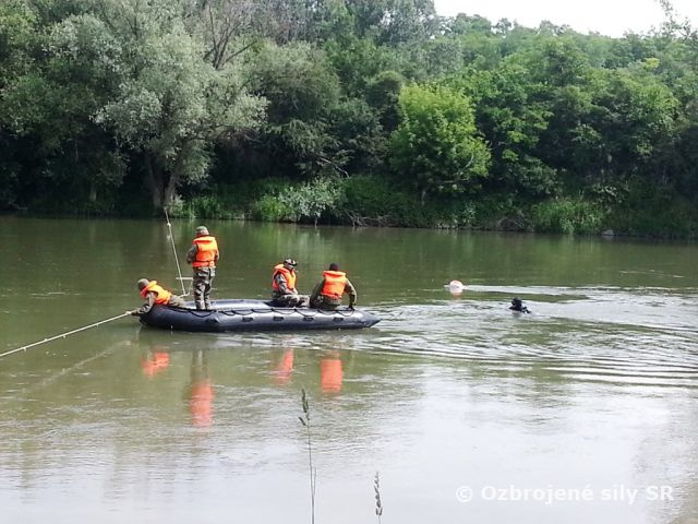 Seredskí potápači cvičili obojživelný prieskum v extrémnych podmienkach
