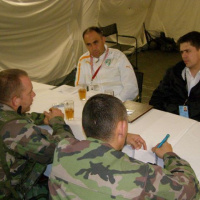 Práporová skupina pokračuje druhý deň v plnení operácie