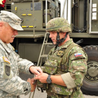 Generálmajor Umbarger zavŕšil návštevu Slovenska účasťou na SIAF 2013