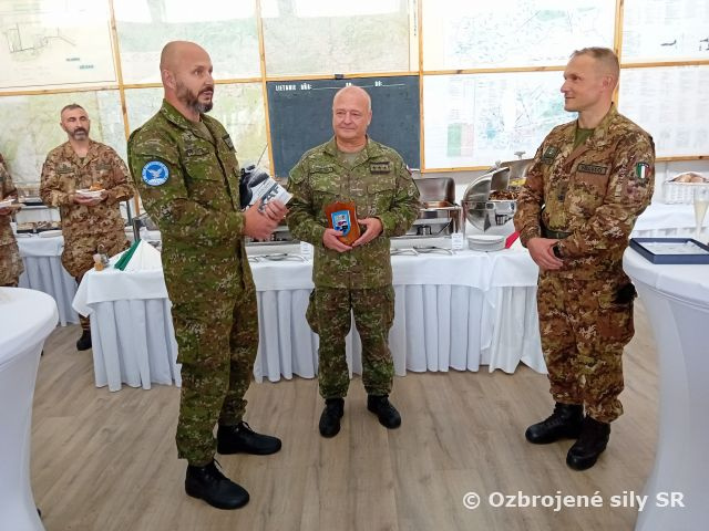 Rotácia príslušníkov talianskych ozbrojených síl na leteckej základni Kuchyňa