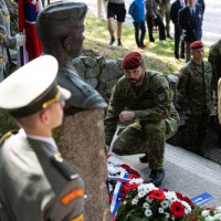 05 Príslušníci Veliteľstva Síl pre špeciálne operácie si uctili pamiatku Jozefa Gabčíka