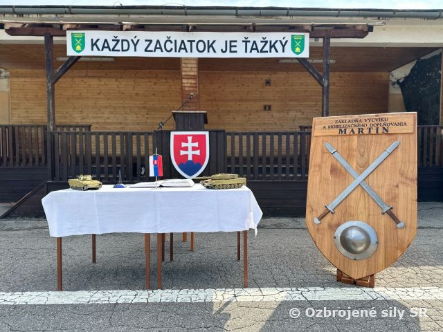 Ukončenie prvého kurzu výcviku vojenskej autoškoly v Martine