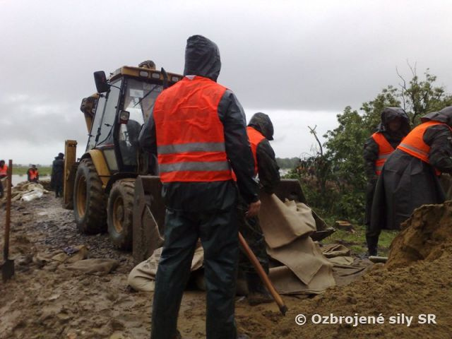 Nasadenie vojakov PS na povodne v rámci operácie Nekonečný dážď 2010 Neverending rain