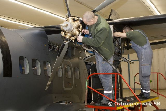 Špecialistov na lietadlá máme aj doma