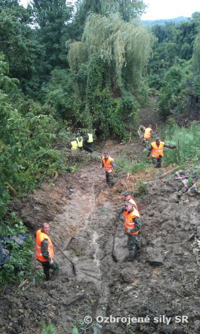 Vojaci vzdušných síl opäť bojujú proti vode