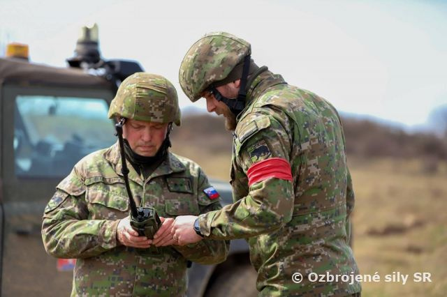 Taktické cvičenie s bojovými streľbami 1. raketometnej batérie