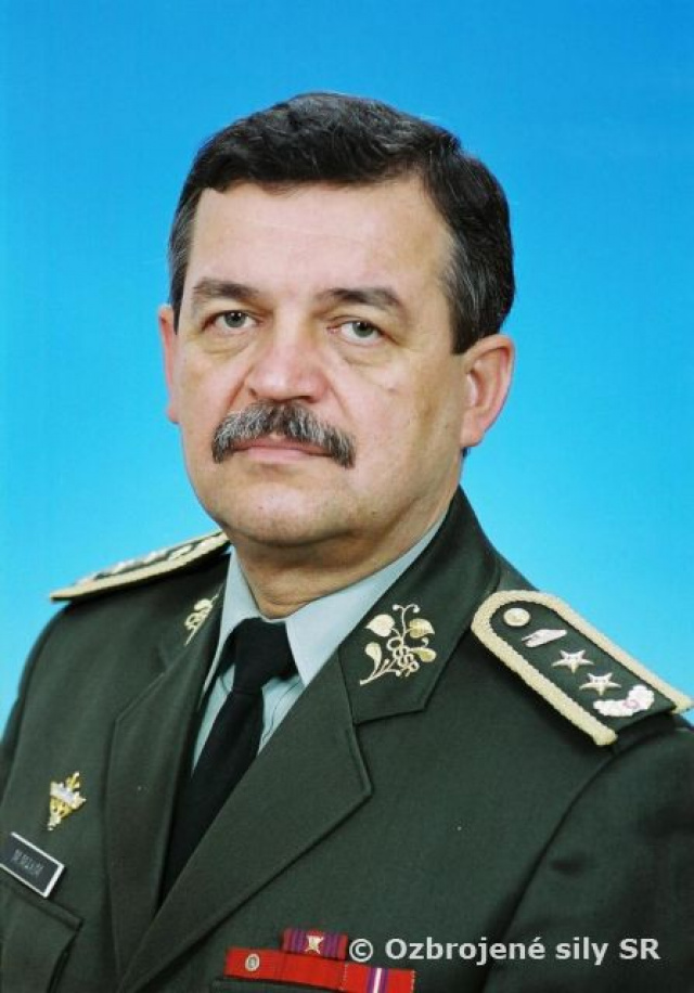 Po viac ako štvorročnom pôsobení vo funkcii  veliteľa Pozemných síl, generálmajor  Ing. Milan Maxim, odchádza