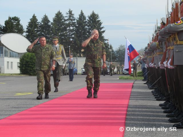 Návšteva náčelníka Generálneho štábu OS Holandska v 81. krídle Sliač