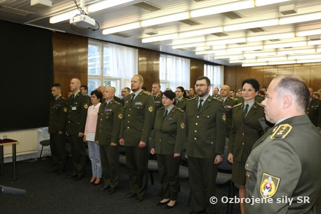 Slávnostný nástup pri príležitosti 74. výročia víťazstva nad fašizmom