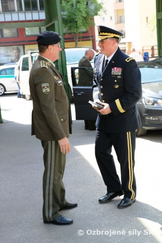 Veliteľ Národnej gardy štátu Indiana (USA) navštívil Veliteľstvo pozemných síl OS SR v Trenčíne