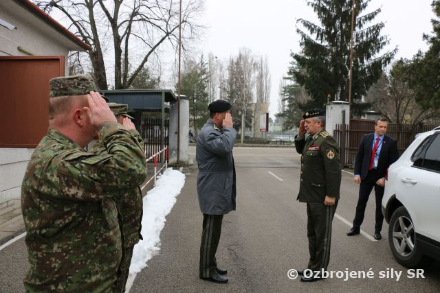 Kontrola generála Maxima v posádke Topoľčany